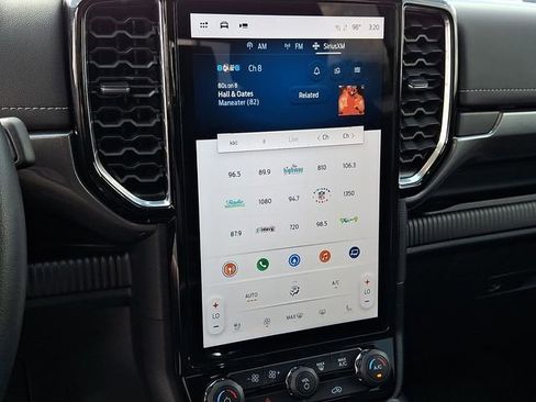 Used 2024 Ford Ranger Lariat w/ Trailer Tow Package image 17