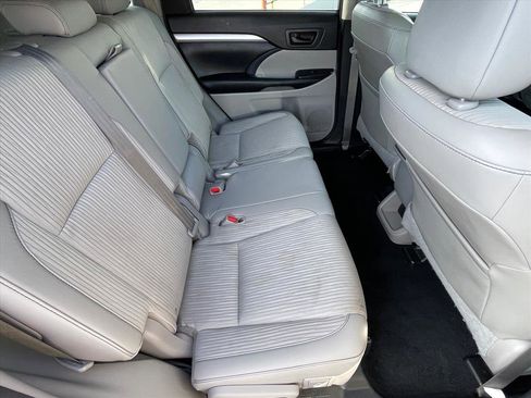 Used 2015 Toyota Highlander Plus FWD image 26