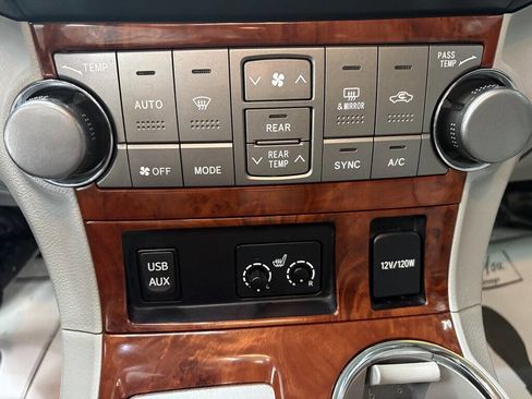 Used 2013 Toyota Highlander Limited image 24