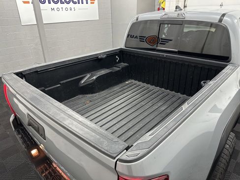 Used 2019 Toyota Tacoma TRD Off-Road image 11