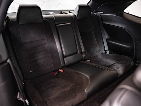 Used 2017 Dodge Challenger R/T Scat Pack w/ Leather Interior Group RWD image 39