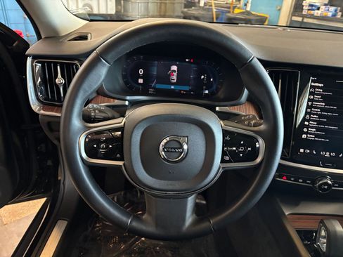 Used 2025 Volvo V60 B5 Cross Country Plus image 28