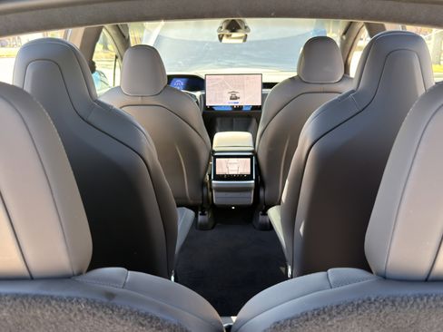 Used 2022 Tesla Model X Plaid image 8