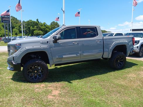 Used 2025 GMC Sierra 1500 AT4 w/ AT4 Premium Package AWD/4WD image 3