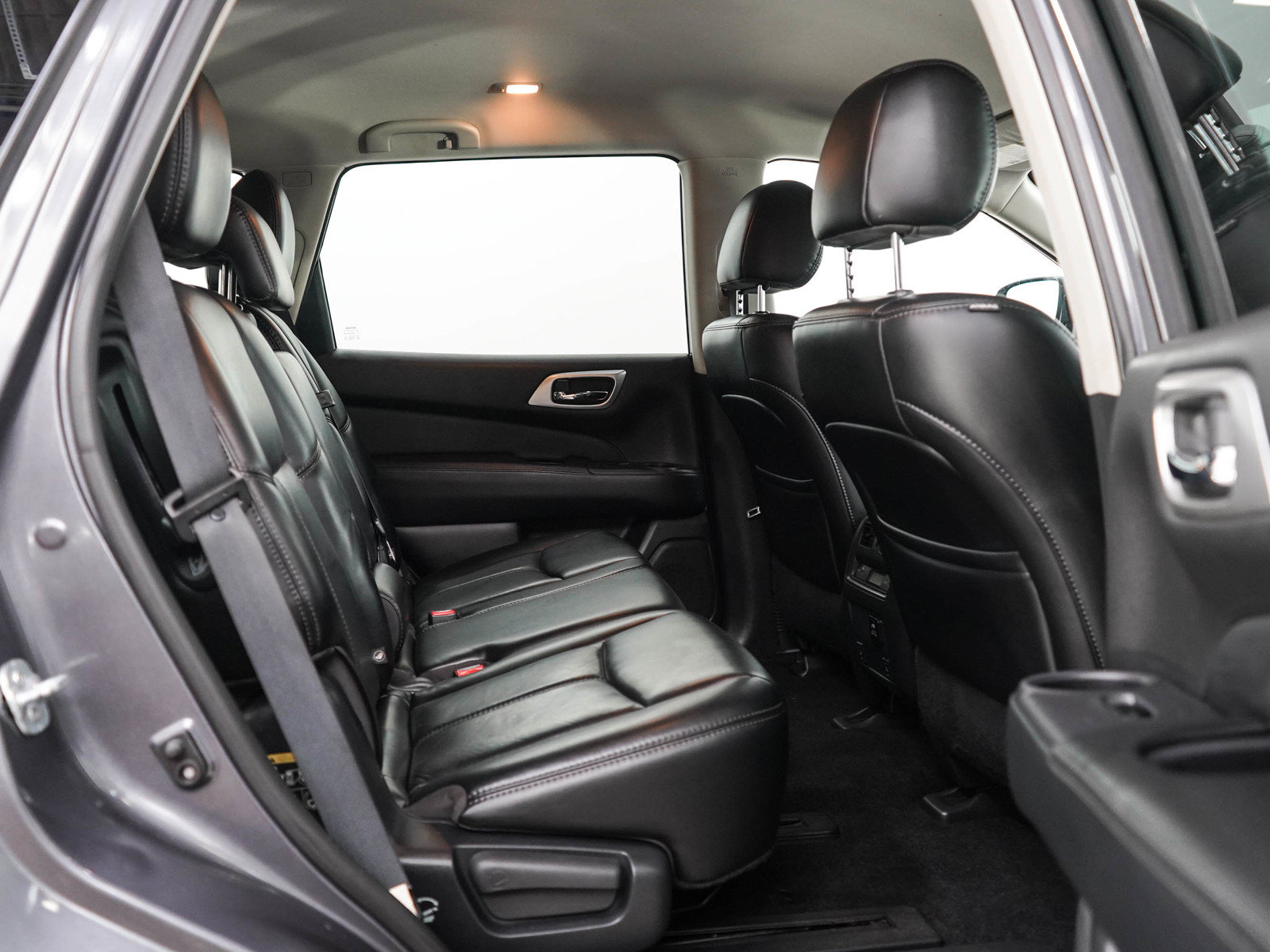 Used 2017 Nissan Pathfinder SL w/ SL Tech Package AWD/4WD image 12