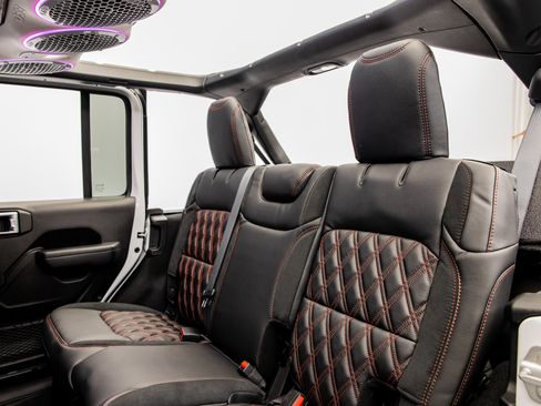 Used 2024 Jeep Wrangler Unlimited Rubicon w/ Capability Package image 37