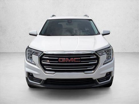 Used 2022 GMC Terrain SLT w/ Infotainment Package II FWD image 2