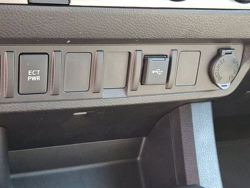 Used 2022 Toyota Tacoma SR image 23