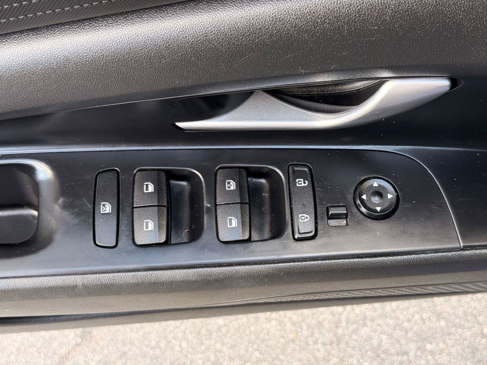 Used 2021 Hyundai Elantra SEL FWD image 13
