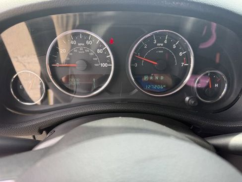 Used 2017 Jeep Wrangler Unlimited Sahara w/ Connectivity Group image 15