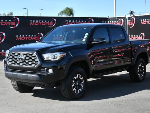Used 2023 Toyota Tacoma TRD Off-Road w/ Technology Package image 3