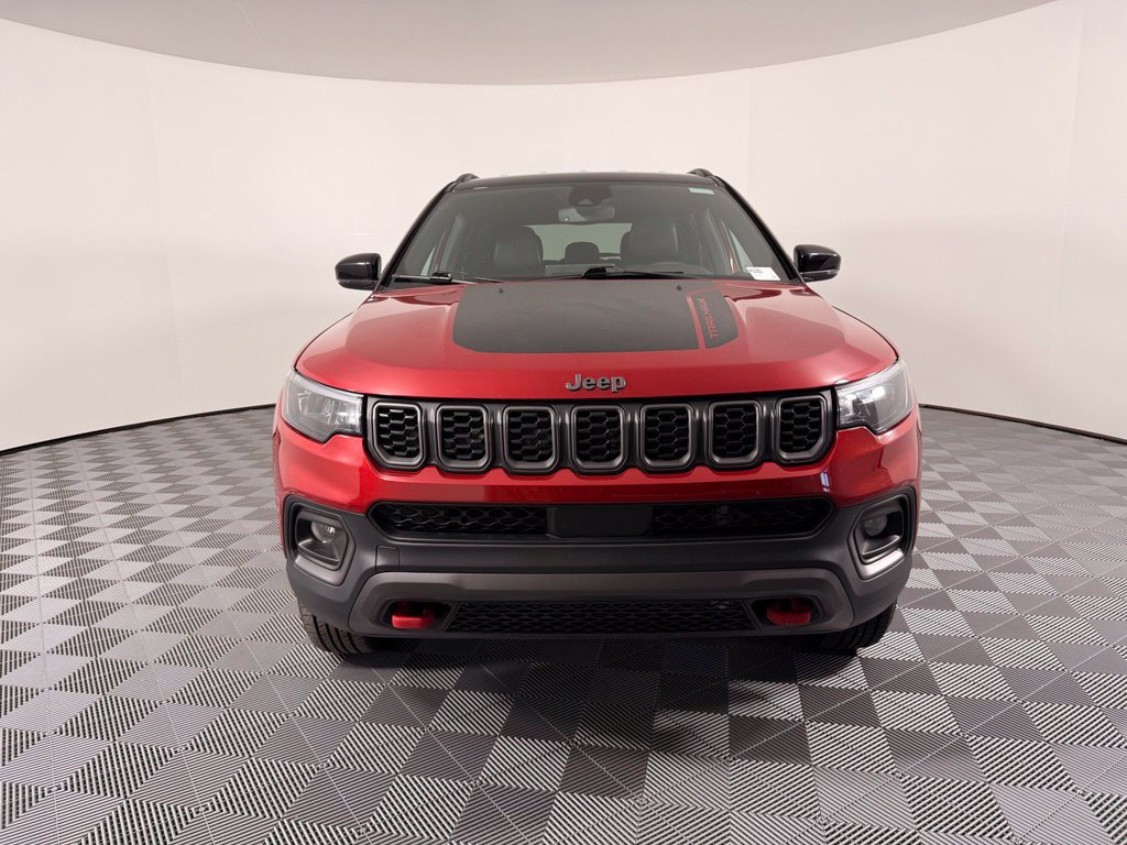 Used 2025 Jeep Compass Trailhawk AWD/4WD image 3