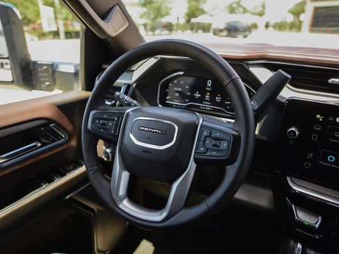 Used 2024 GMC Sierra 3500 Denali w/ Denali Reserve Package image 19