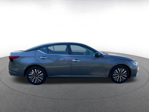 Used 2025 Nissan Altima 2.5 SV image 16