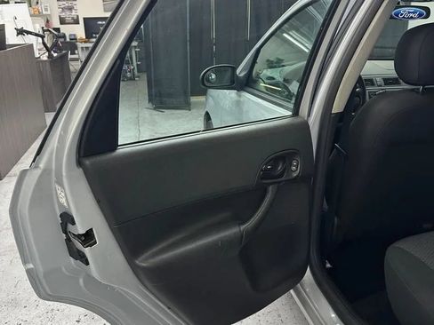 Used 2007 Ford Focus S FWD image 14