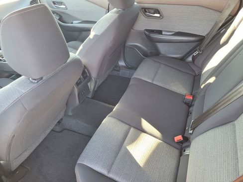 Used 2023 Nissan Rogue SV image 9