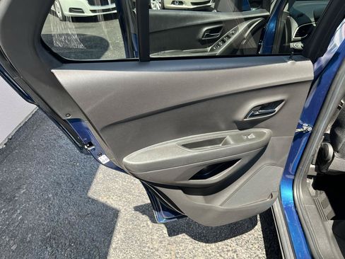 Used 2020 Chevrolet Trax LT w/ LPO, Protection Package AWD/4WD image 25
