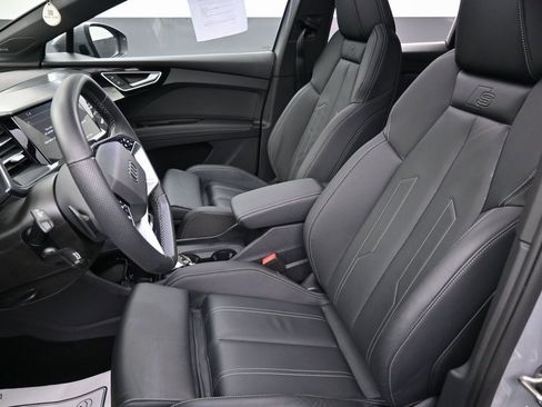Used 2025 Audi Q4 e-tron Premium Plus w/ Premium Plus image 27