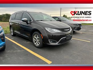 Used 2017 Chrysler Pacifica Limited w/ UConnect Theater Package FWD video 1