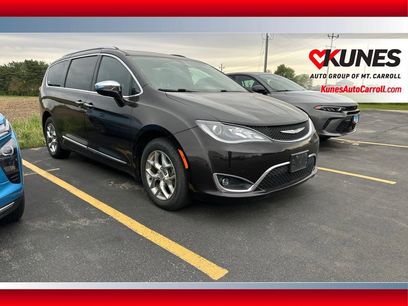 Used 2017 Chrysler Pacifica Limited w/ UConnect Theater Package