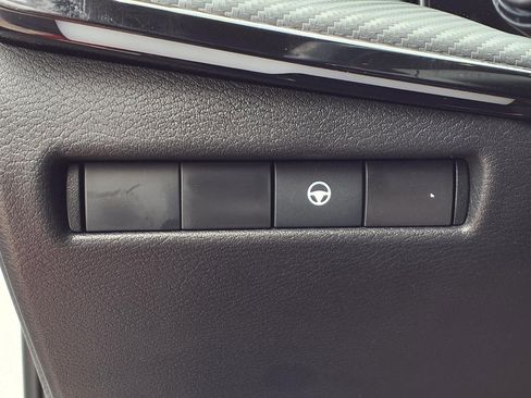 Used 2025 Nissan Kicks SR AWD/4WD image 6