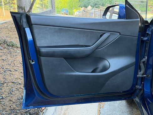 Used 2021 Tesla Model Y Long Range AWD/4WD image 28
