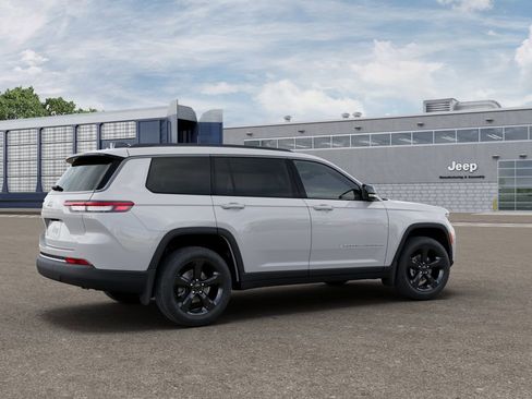 New 2026 Jeep Grand Cherokee L Limited w/ Limited Altitude Package AWD/4WD image 4