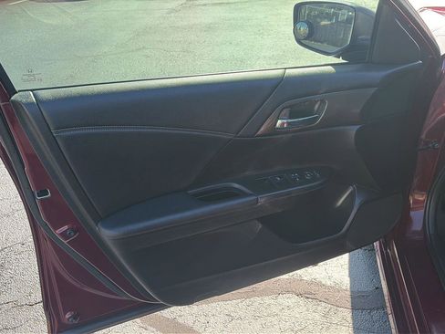 Used 2016 Honda Accord Sport image 9