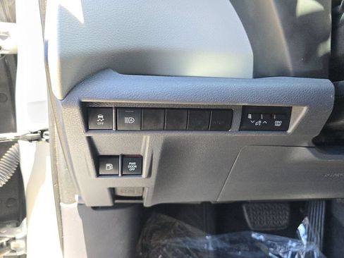 Used 2021 Toyota Sienna LE FWD image 32