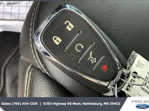 Used 2023 Chevrolet Traverse LT w/ LT Premium Package image 9