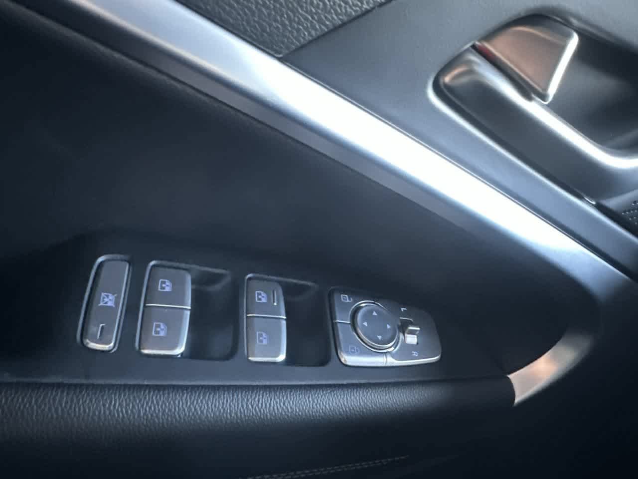Used 2023 Genesis G70 2.0T RWD image 17
