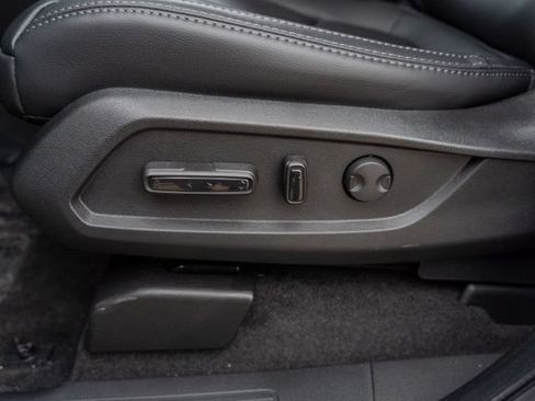 Used 2025 Honda Pilot Touring image 22