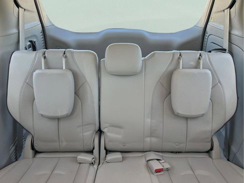 Certified 2017 Chrysler Pacifica Limited w/ Advanced Safetytec Group image 31