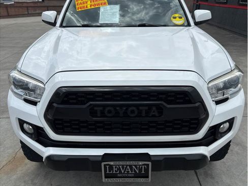 Used 2017 Toyota Tacoma SR5 w/ Tow Package RWD image 11