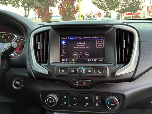 Used 2024 GMC Terrain SLE image 18