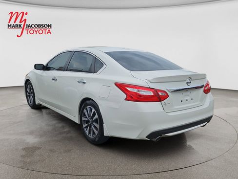 Used 2017 Nissan Altima 2.5 SV FWD image 8