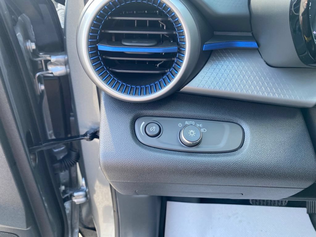 New 2026 Chevrolet Trax LS w/ LS Convenience Package FWD image 12