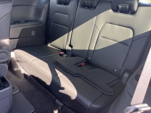 Used 2025 Nissan Pathfinder SL w/ SL Premium Package image 13