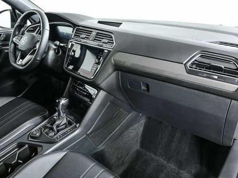 Used 2024 Volkswagen Tiguan SE R-Line image 20