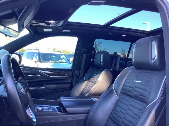 Used 2024 Cadillac Escalade Sport Platinum w/ LPO, ONYX Package AWD/4WD image 19