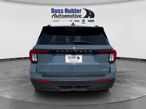 Used 2025 Ford Explorer Active AWD/4WD image 4