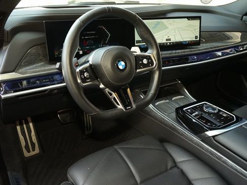 Used 2024 BMW 740i w/ Premium Package image 8