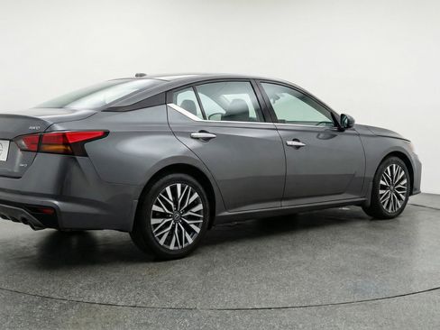 Used 2025 Nissan Altima 2.5 SV image 9