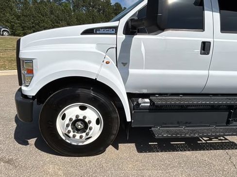 Used 2022 Ford F650 2WD Crew Cab Super Duty image 33