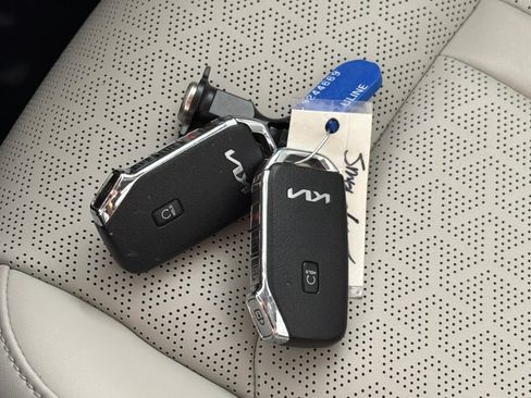 Used 2022 Kia Sorento SX AWD/4WD image 25