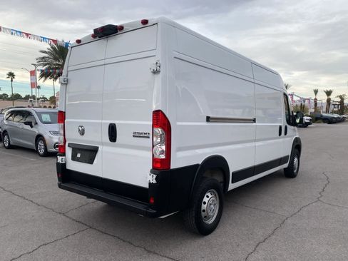 Used 2025 RAM ProMaster 2500 w/ Convenience Group image 6