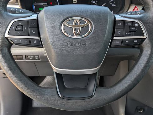 Used 2021 Toyota Sienna LE FWD image 5