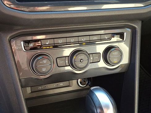 Used 2021 Volkswagen Tiguan SE R-Line image 22