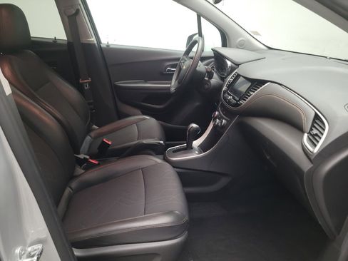 Used 2022 Chevrolet Trax LT FWD image 21
