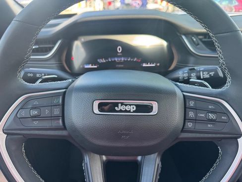 Used 2023 Jeep Grand Cherokee Altitude AWD/4WD image 23